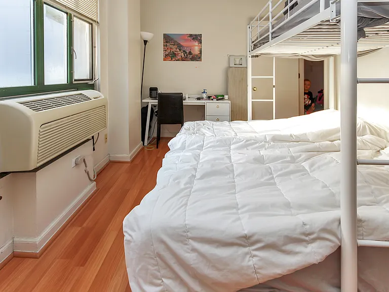 1720 E 14th St #4Z — Photo 4