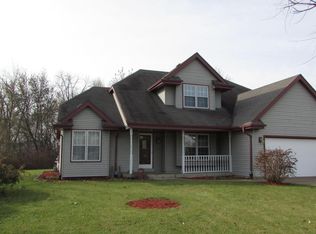 621 E Deer Ridge Pass, Oak Creek, WI 53154