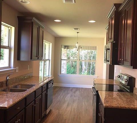 2nd image of 10628 Roundhill Dr