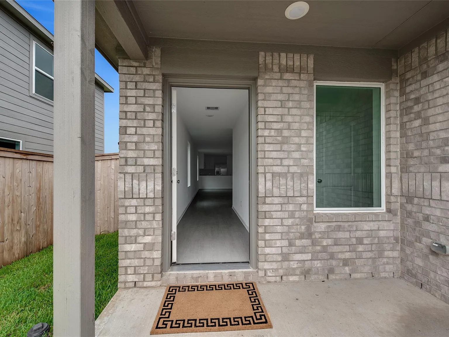 3 bed, 2.0 bath, 1418 sqft, $1,900 — Photo 4