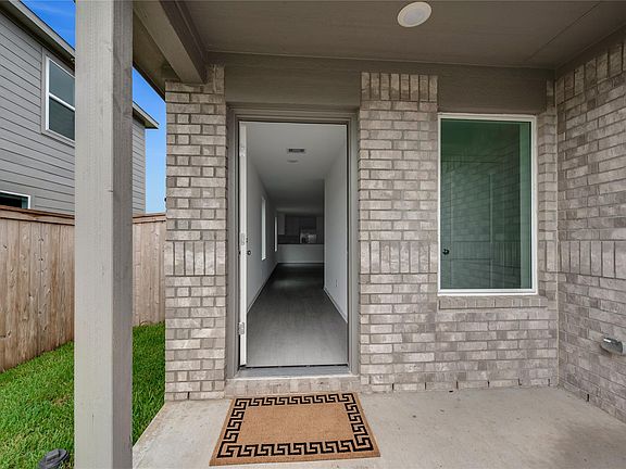 4th image of 207 Farray Forest Ln