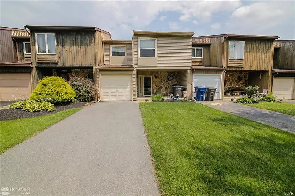 351 Tamarack Dr photo 1