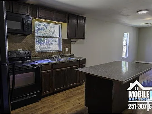 3413 Emerald St — Photo 7