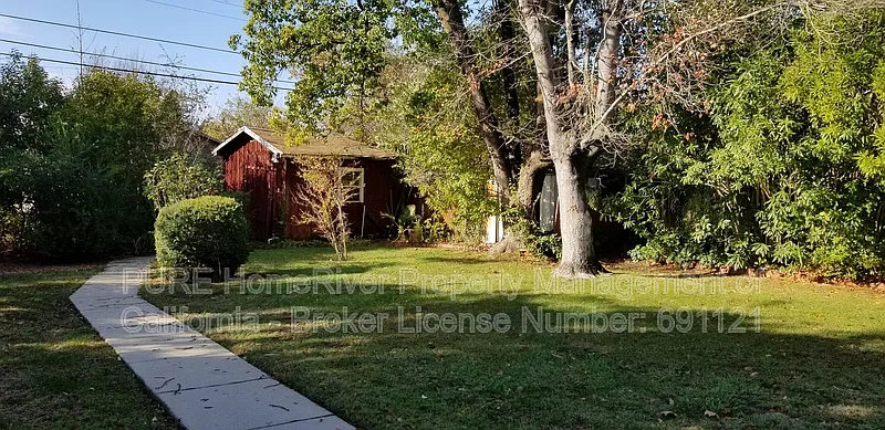 3 bed, 2.0 bath, 1689 sqft, $2,550 — Photo 3