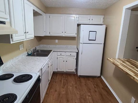 3rd image of 315 Meadow Ln
