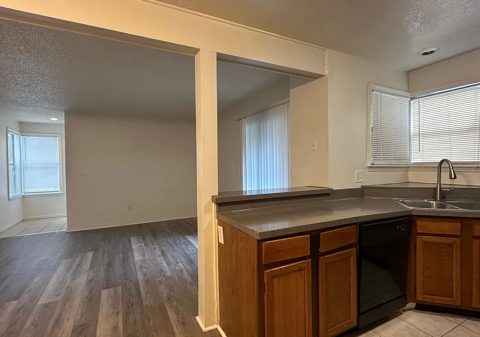 3014 Antique Oaks Cir — Photo 1