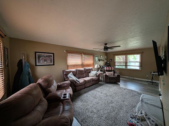 2nd image of 2123 Broadway Ave