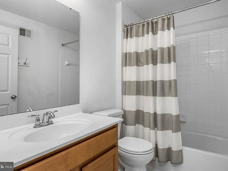 202 Bardel Dr #202 — Photo 12