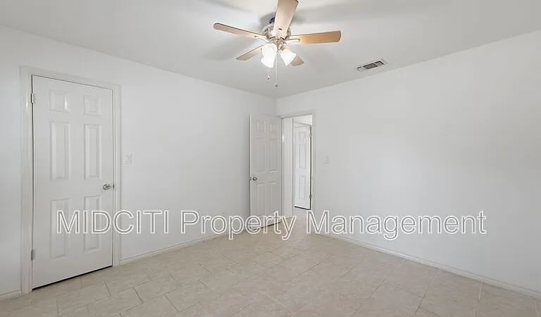 1233 Hollyhock Ln — Photo 27