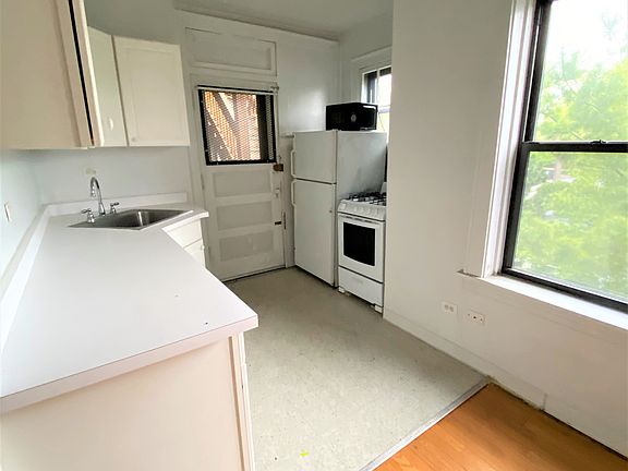 4th image of 4011 N Kildare Ave APT 202