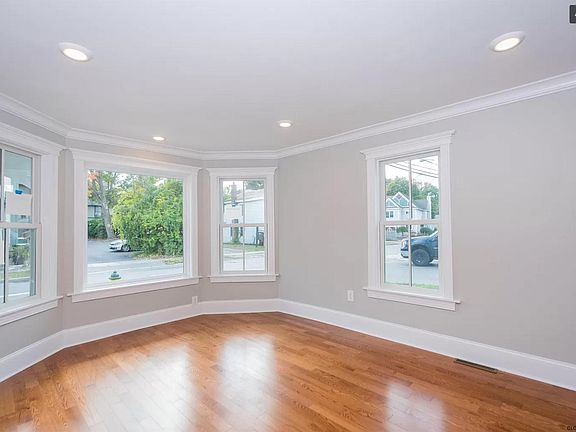 3rd image of 109 Washington St APT 1