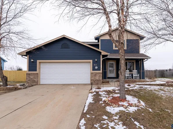 911 Greyhawk Ct, Harrisburg, SD 57032