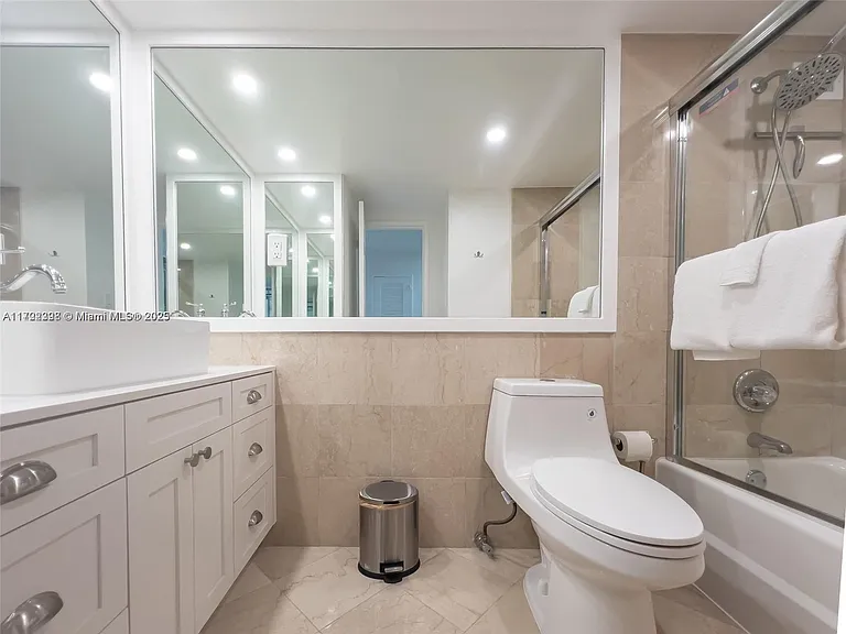 5161 Collins Ave #812 — Photo 8
