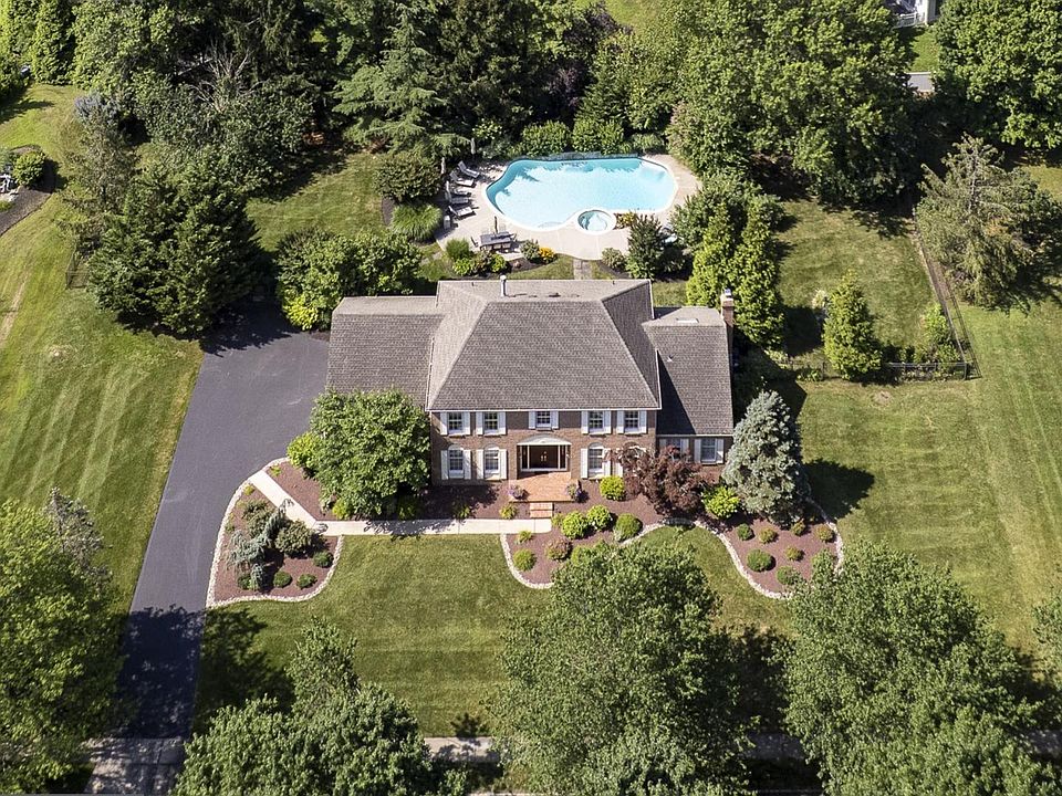 1st image of 12 Penrose Ln