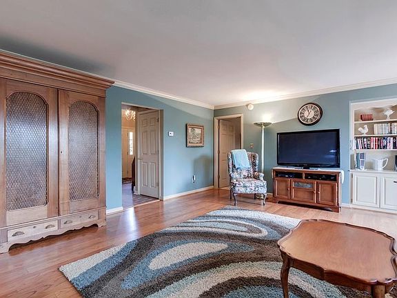 5th image of 409 Keota Ln