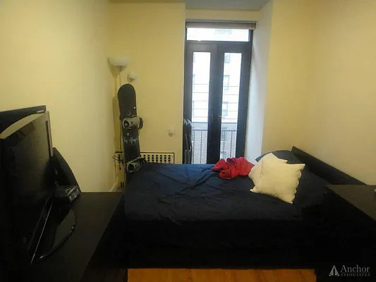 Rented by Anchor Associates | media 23