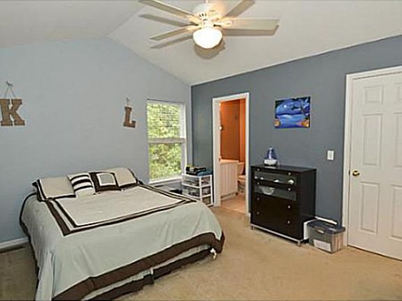 3rd image of 2208 Oakwood Park Dr