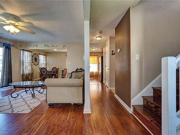2nd image of 808 Walnut Park Dr