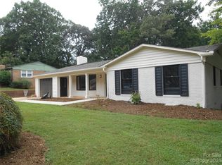 5386 Hawthorne Ln, Hickory, NC 28602