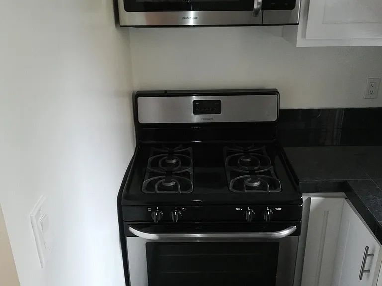 1919 Mathews Ave #4A — Photo 7