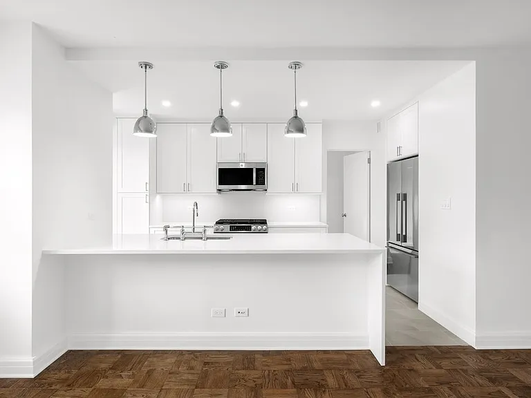 215 E 68th St #3L — Photo 3