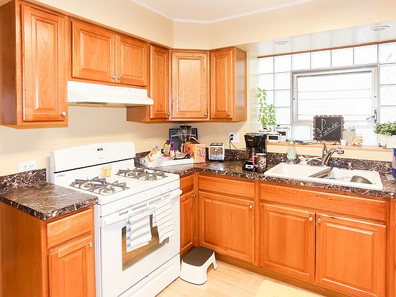 4th image of 5446 W Berteau Ave #1