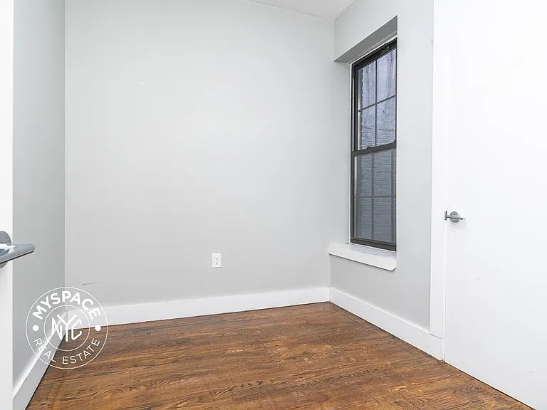 1719 Gates Ave #2R — Photo 7