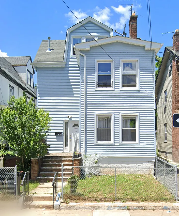 2 bed, 750 sqft, $1,950 — Photo 1