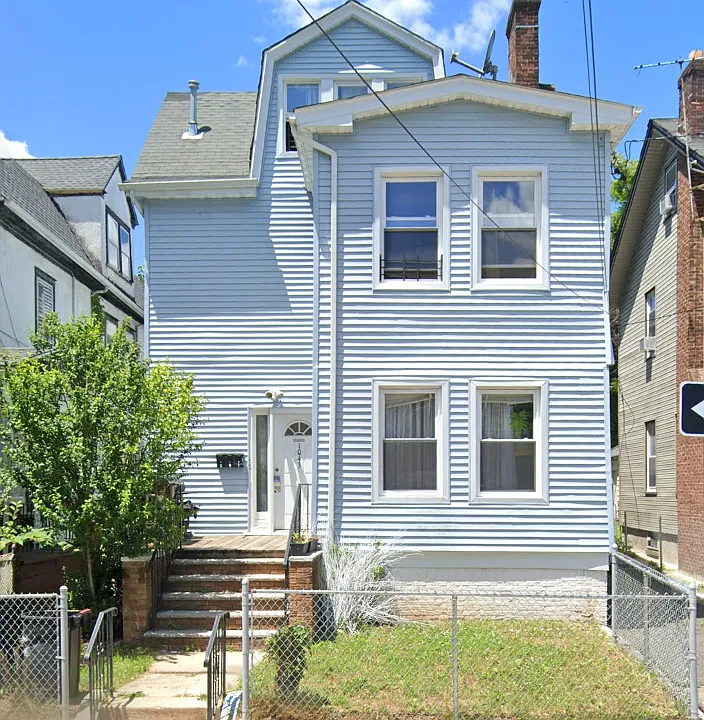 1043 Hunterdon St #3