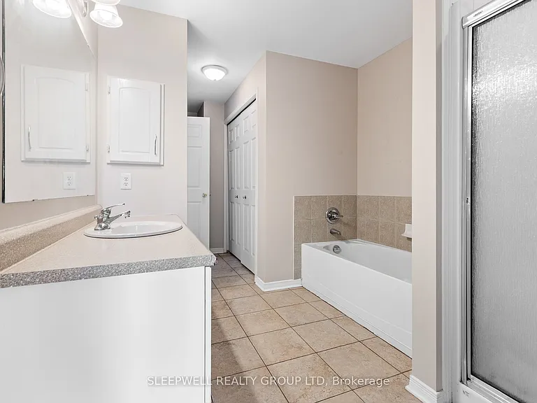 190 Rustic Hills Cres #7 — Photo 10