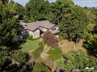 1132 E Ridgeway Dr, Fayetteville, AR 72701