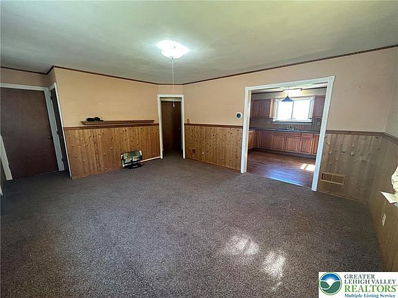 3rd image of 544 Moorestown Dr