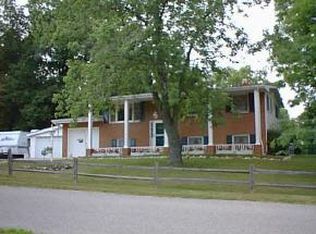 220 W Riverwood Acres Dr, Rochester, IN 46975