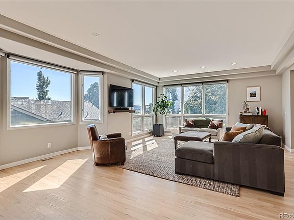 4th image of 1591 Valley View Court