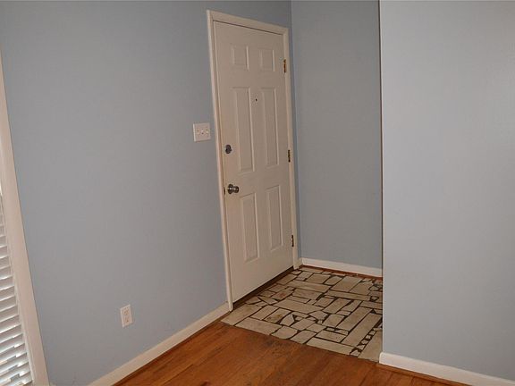 3rd image of 814 Sir Michael Dr