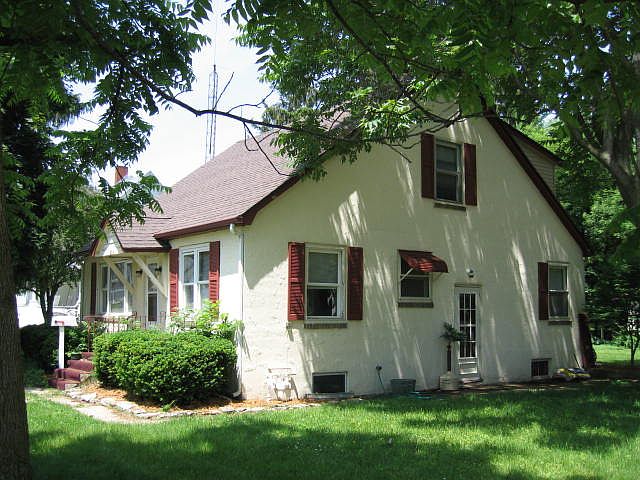 2nd image of 203 W 2nd St