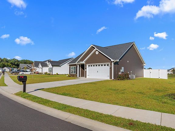 2nd image of 438 Shallow Cove Dr.