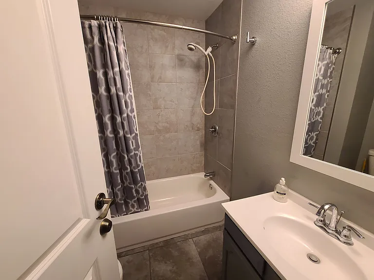 1006 E Wayne St #1/2 — Photo 3