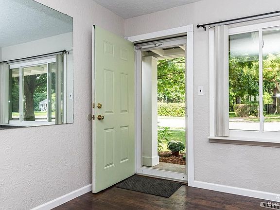 5th image of 992 E Forest Ave