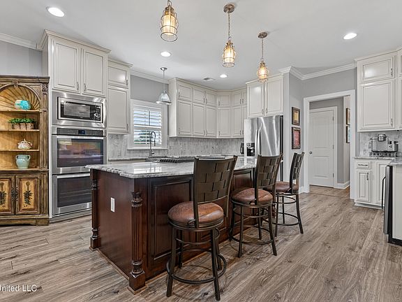 5th image of 1554 Winningham Dr