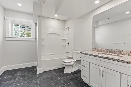 52 Balmoral St #MAIN Photo 1