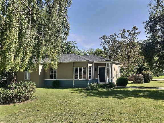 2nd image of 953 W Glenrosa Ave