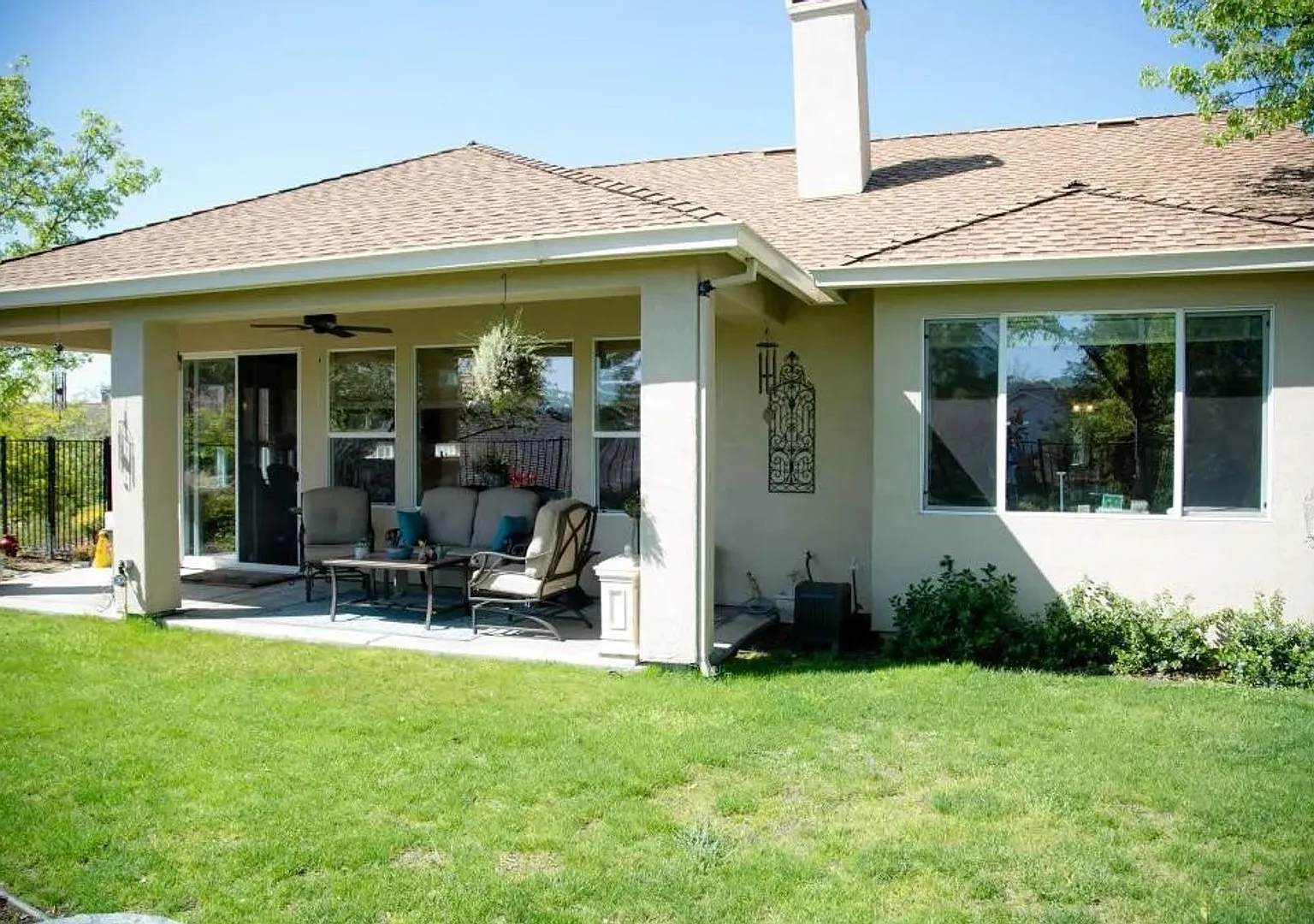 Gorgeous Saddle Creek Home Includes Sports Membership!! — Photo 2