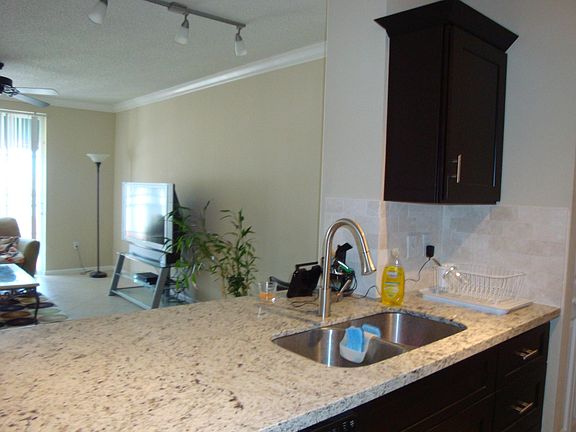 3rd image of 630 S Sapodilla Avenue #Ph29