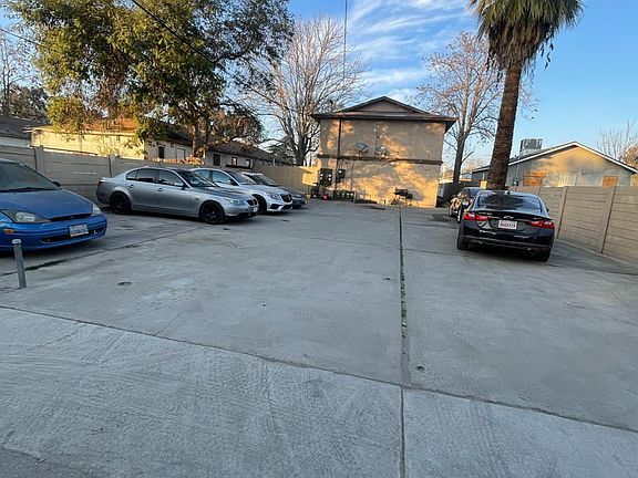 3rd image of 223 Monterey St