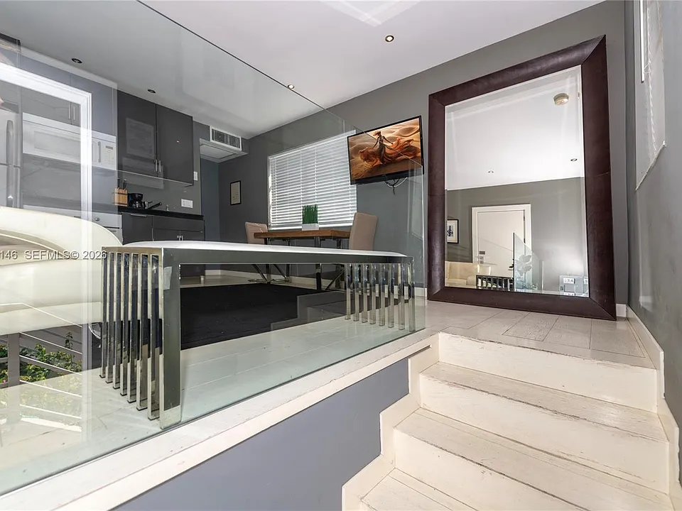 550 Michigan Ave #2