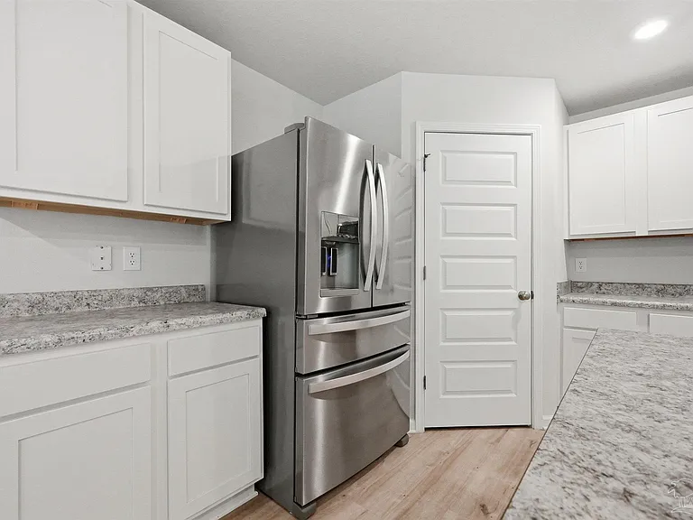 5367 Peach Dr — Photo 23