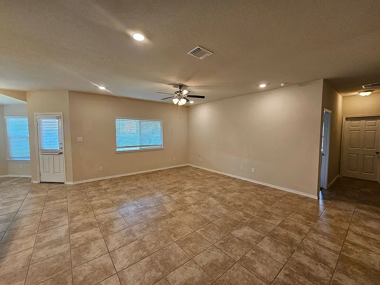 303 Tapaderos Path — Photo 5