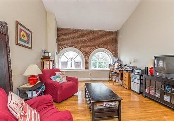 5th image of 106 13th St APT 238
