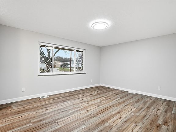 5th image of 3488 Parallel Rd